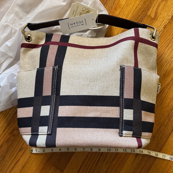 Burberry vibes!  Yet fits a budget! - Picture 2 of 7